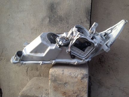 Toyota Camry 40 фара ксенон правая с 09